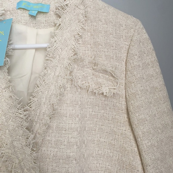 Beautiful jacket - Picture 3 of 7